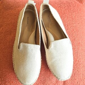Universal Thread Cream Slip-On Shoes Sz 6
